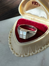 Load image into Gallery viewer, Vintage Mother of Pearl Inlay Sterling Silver Ring Size 9.5
