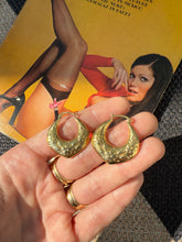 Load image into Gallery viewer, Vintage Flower 14k Yellow Gold Hoops
