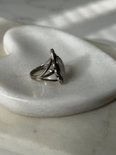 Load image into Gallery viewer, Mother of Pearl Sterling Ring Size 7

