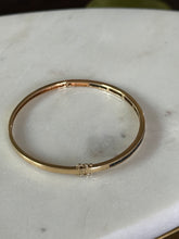 Load image into Gallery viewer, Vintage Princess Cut Natural Blue Sapphire 14k Yellow Gold Bangle Bracelet

