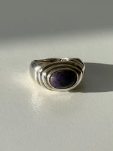 Load image into Gallery viewer, Vintage Ribbed Charoite Sterling Silver Ring Size 6.25
