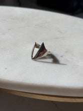 Load image into Gallery viewer, Vintage Sterling Silver Ring Size 7.5
