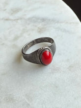 Load image into Gallery viewer, Vintage Sterling Silver Ring Size 6.5
