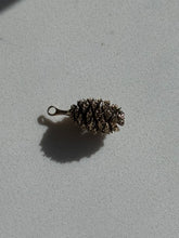 Load image into Gallery viewer, Vintage Solid 18k Gold Pinecone Pendant
