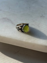 Load image into Gallery viewer, Vintage Sterling Silver Ring Size 7
