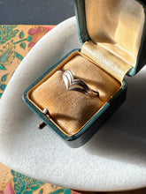 Load image into Gallery viewer, Vintage Chevron Sterling Silver Ring Size 7.25
