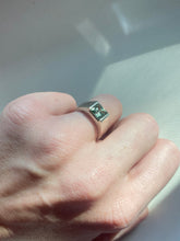 Load image into Gallery viewer, Solid Sterling Silver Vintage Ring
