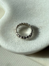 Load image into Gallery viewer, Vintage Sterling Silver Ring Size 5.75
