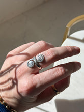 Load image into Gallery viewer, Sterling Spiral Ring Size 6.25
