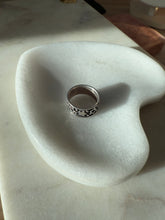 Load image into Gallery viewer, Vintage Star Solid Sterling Band Size 6.5
