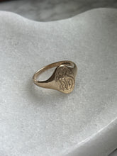 Load image into Gallery viewer, Vintage Solid 10k Gold Signet Ring Size 6.75
