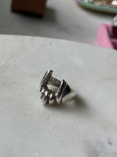 Load image into Gallery viewer, Vintage Solid Sterling Silver Ring Size 9
