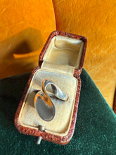 Load image into Gallery viewer, Solid Sterling Silver Modernist Ring Size 6
