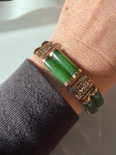 Load image into Gallery viewer, Vintage Green Jade &amp; 14k Yellow Gold Bracelet 7”
