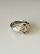 Load image into Gallery viewer, Vintage Solid Sterling Silver Ring Size 5.75
