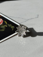 Load image into Gallery viewer, Vintage Sterling Silver Flower Ring Size 5
