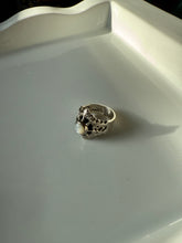 Load image into Gallery viewer, Mother of Pearl Sterling Silver Ring Size 7
