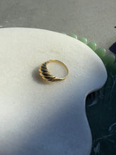 Load image into Gallery viewer, Scalloped Dome 14k Yellow Gold Ring Size 8
