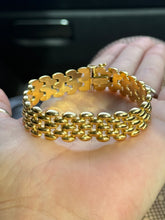 Load image into Gallery viewer, Vintage 1970s/1980s Italian 18k Yellow Gold Panther Link Bracelet

