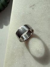 Load image into Gallery viewer, Vintage Sterling Flower Ring Size 5.5
