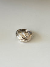 Load image into Gallery viewer, Vintage Solid Sterling Silver Ring Size 5.75

