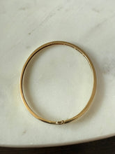 Load image into Gallery viewer, Vintage Princess Cut Natural Blue Sapphire 14k Yellow Gold Bangle Bracelet
