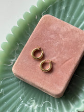 Load image into Gallery viewer, Vintage 18k Yellow Gold Mini Tubular Hoops
