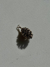 Load image into Gallery viewer, Vintage Solid 18k Gold Pinecone Pendant
