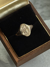 Load image into Gallery viewer, Vintage Solid 10k Gold Signet Ring Size 6.75
