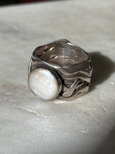 Load image into Gallery viewer, Silpada Mermaid Pearl Sterling Silver Ring Size 8
