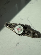 Load image into Gallery viewer, Vintage Enamel Floral Brooch
