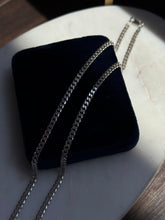 Load image into Gallery viewer, Italian Vintage Sterling Silver Curb Link Chain 22”
