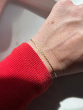 Load image into Gallery viewer, Dainty Vintage 14k Textured ‘S’ Link Bracelet
