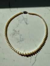 Load image into Gallery viewer, Vintage 10k White Gold Graduated Pearl Necklace 14.5”
