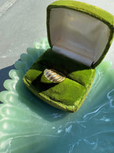 Load image into Gallery viewer, Scalloped Dome 14k Yellow Gold Ring Size 8
