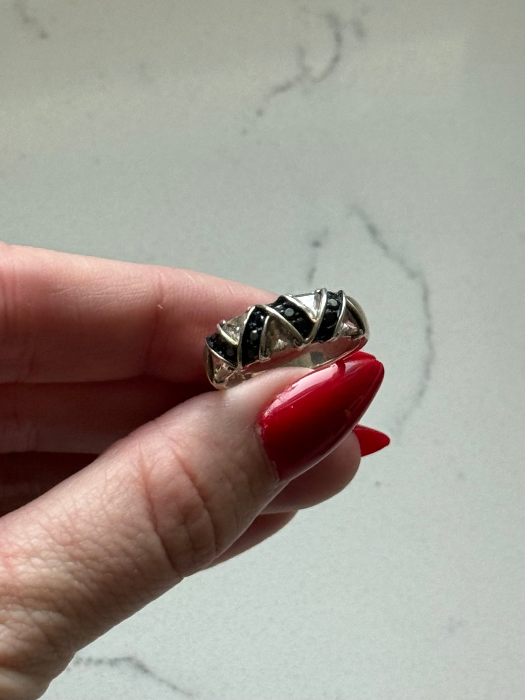 Sterling Silver Black & White Glass Stone Ring Size 8