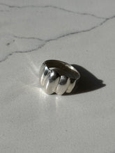 Load image into Gallery viewer, Vintage Solid Sterling Ribbed Ring Size 10
