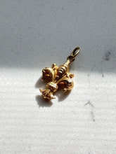 Load image into Gallery viewer, Fleur De Lis 18k Yellow Gold Vintage Charm
