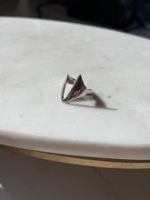 Load image into Gallery viewer, Vintage Sterling Silver Ring Size 7.5
