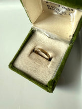Load image into Gallery viewer, Ribbed 14k Yellow Gold Ring

