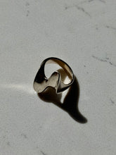 Load image into Gallery viewer, Vintage Solid Sterling Silver Ring Size 6

