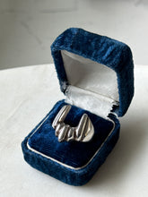 Load image into Gallery viewer, Vintage Solid Sterling Silver Ring Size 9
