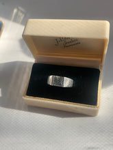 Load image into Gallery viewer, Solid Sterling Silver Vintage Ring
