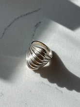 Load image into Gallery viewer, Vintage Ribbed Sterling Silver Ring Size 7.25
