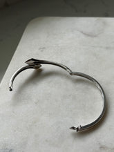 Load image into Gallery viewer, Sterling &amp; 14k Flower Bangle Bracelet
