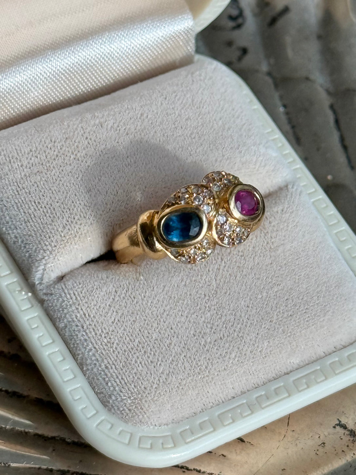 Vintage Solid 18k Yellow Gold Natural Sapphire & Diamond Ring Size 4
