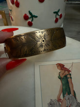 Load image into Gallery viewer, Gold Filled 1/20 12k Bangle 6.25”
