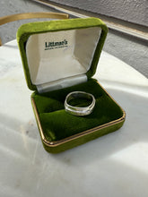 Load image into Gallery viewer, Vintage Sterling Silver Ring Size 8

