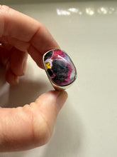 Load image into Gallery viewer, Chunky Sterling Silver Flower Ring Size 7
