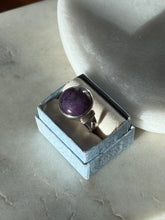 Load image into Gallery viewer, Vintage Purple Star Sapphire Sterling Silver Ring Size 8

